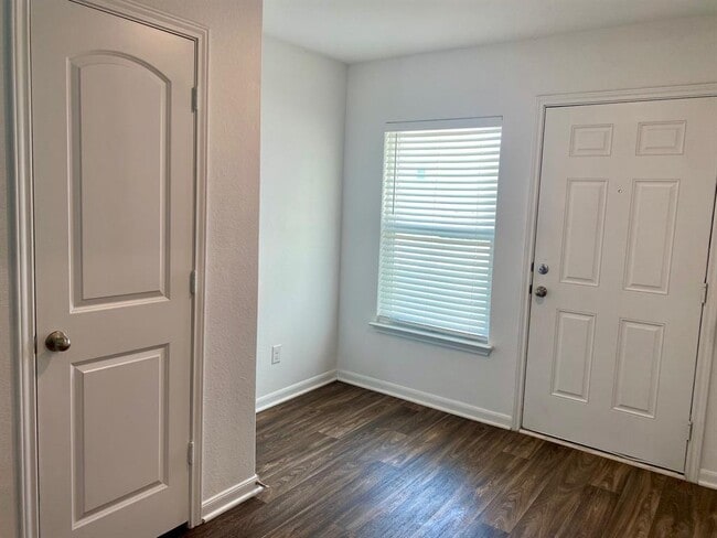 Building Photo - 4027 Trail de Paris