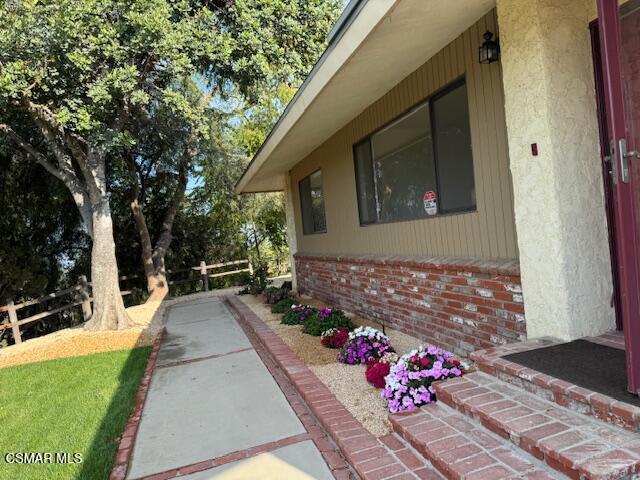 Building Photo - 2485 E Hillcrest Dr