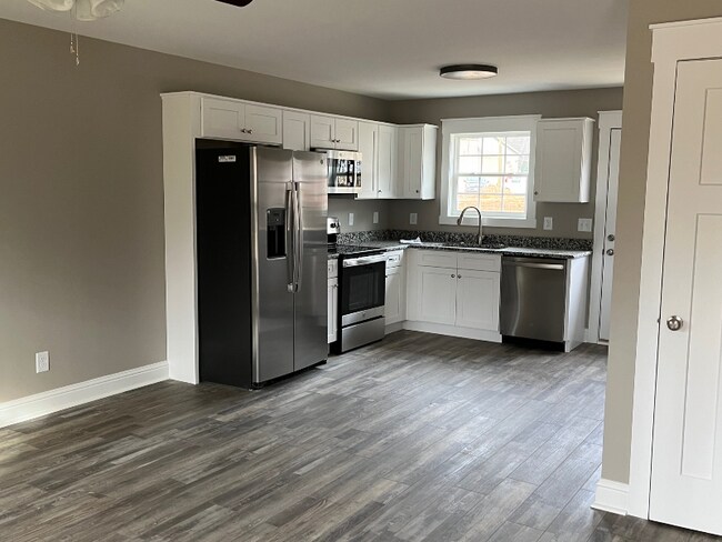 Building Photo - 113 Buster Ln