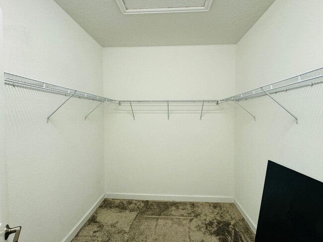 Building Photo - 3 Bed 2.5 Bath Townhouse For Rent In Store...