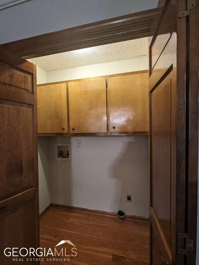 Building Photo - 1651 Howell Highlands Pl