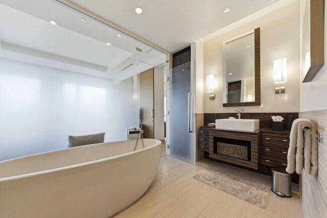 Building Photo - Waldorf Astoria 4001-Strip/City/Mtn Views from this Stunning FULLY FURNISHED 1Bd/1.5Ba Residence