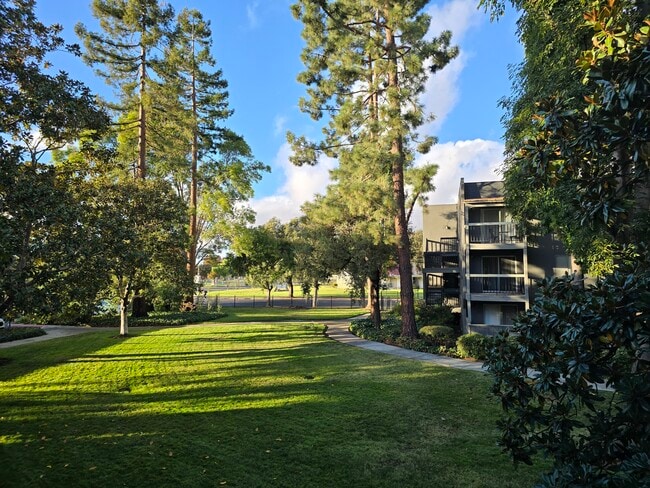 Building Photo - Victoria Gardens