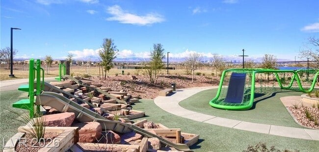 Building Photo - Spacious Henderson Townhome with Balconies and Resort Amenities