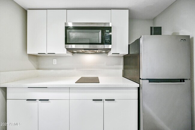 Building Photo - 3025 N 32nd St