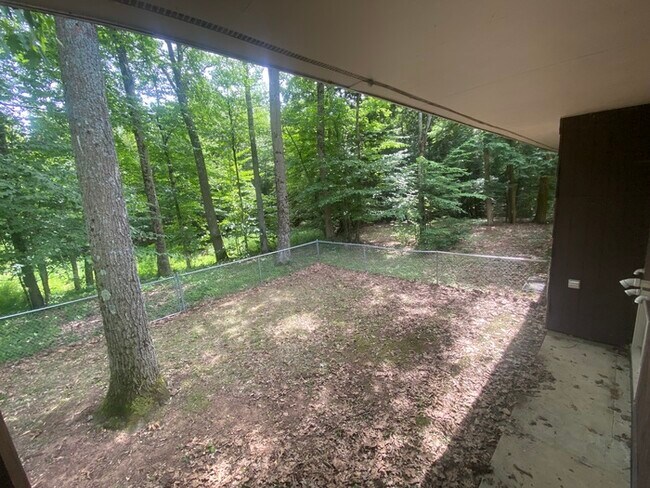 Building Photo - Secluded 4 bedrooms 3 baths with 2 car garage and fenced in yard in the town of Rutland for rent!