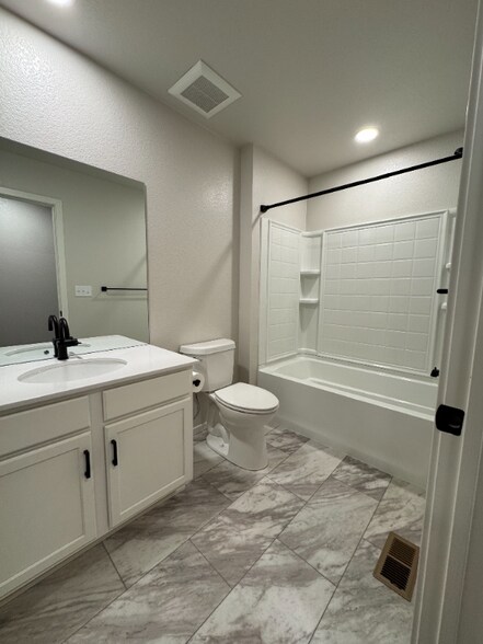 Building Photo - 2968 Barnstormer St