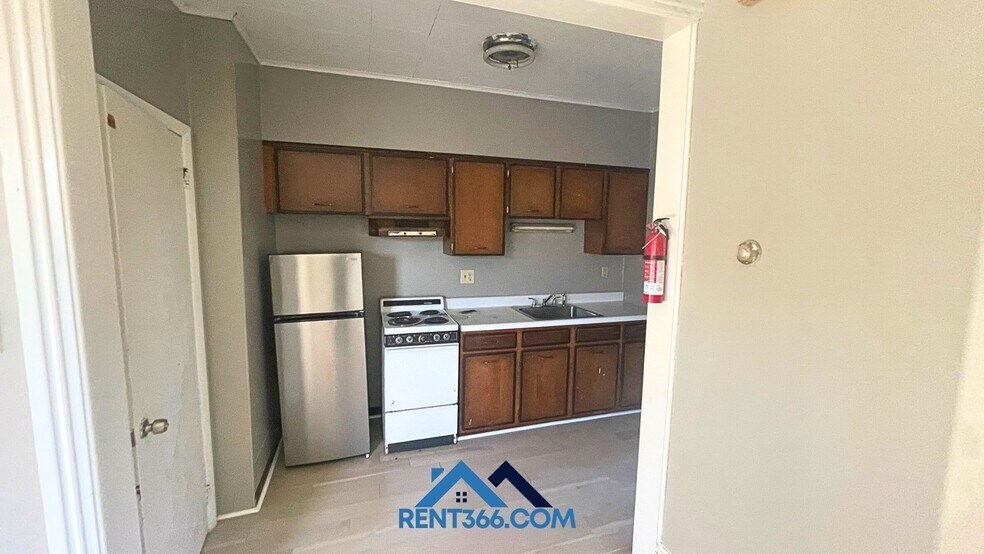 Building Photo - 101 N George St