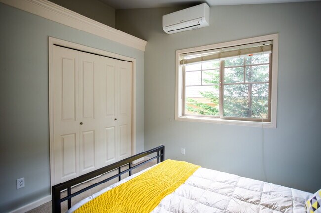 Building Photo - Gorgeous 3-Bed Capitol Hill Townhome with A/C, Garage & Partial Furnishings!- Available NOW FOR RENT