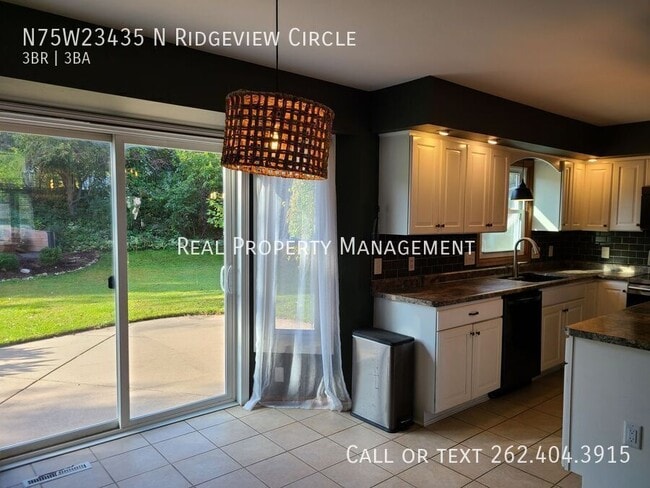 Building Photo - N75W23435 N Ridgeview Cir