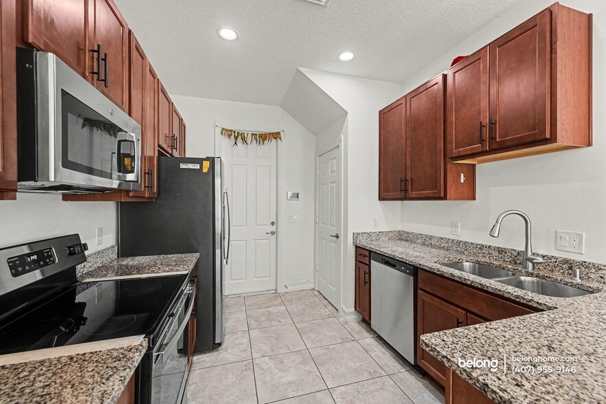 Building Photo - 1455 Isabella Dr