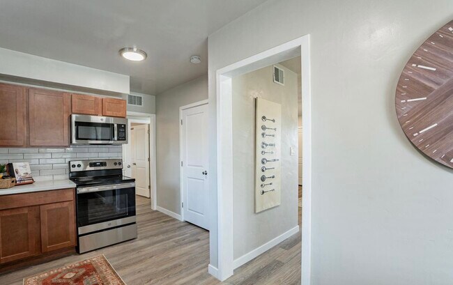 Building Photo - 1023 E Mariposa St
