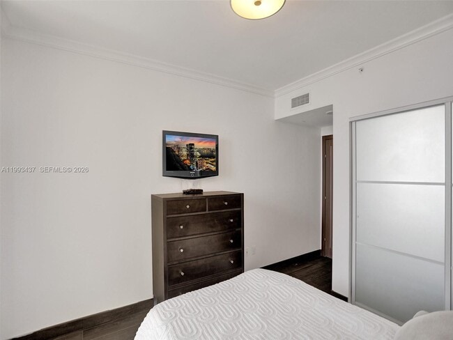 Building Photo - 17875 Collins Ave