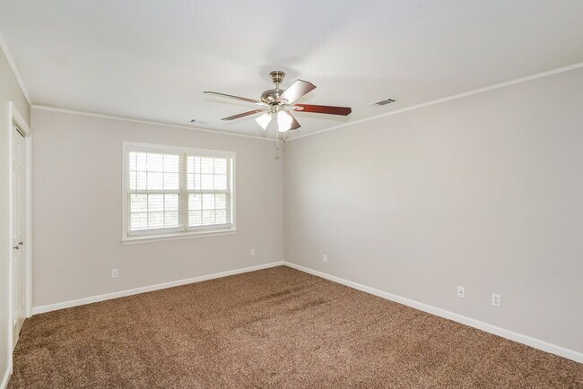 Building Photo - 116 Sunset Cir