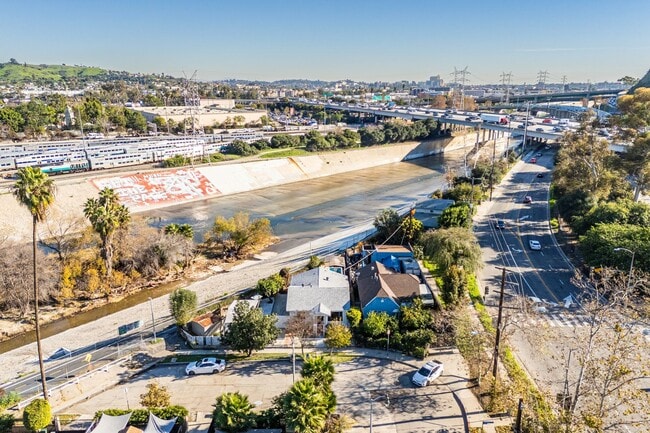Building Photo - 3 Bedroom Home with Outdoor Space in Frogtown!