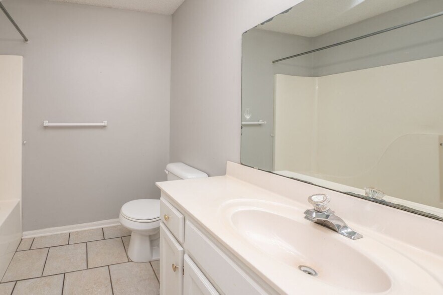 Building Photo - 8906 NE 73rd Ct