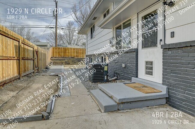 Building Photo - 1929 N Circle Dr