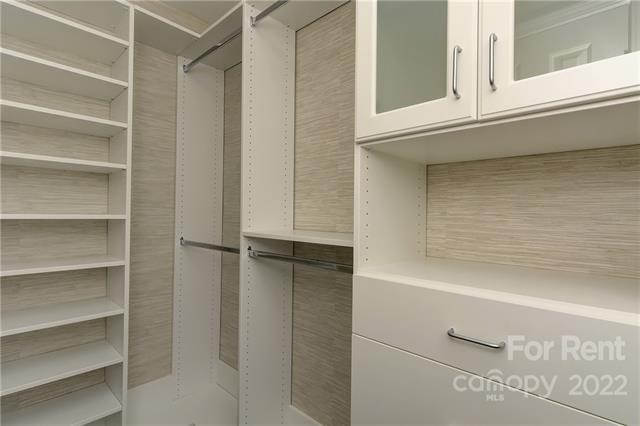 Building Photo - 517 Chadmore S Dr