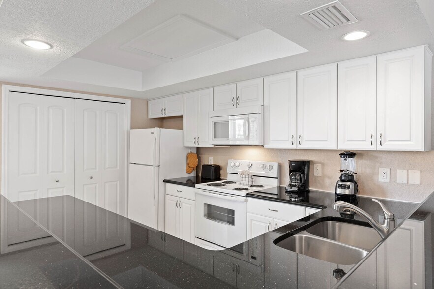 Building Photo - 314 SW 3rd Pl