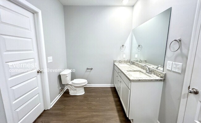 Building Photo - Updated 3 Bedroom Home in Columbia / Pet F...