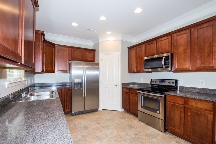 Building Photo - 3906 Herkimer Dr