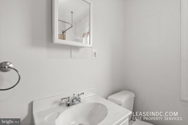 Building Photo - 203 R St NW