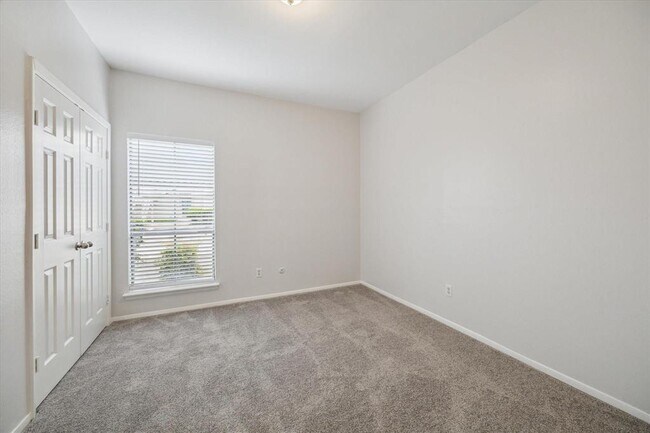 Building Photo - 5001 Lamonte Ln