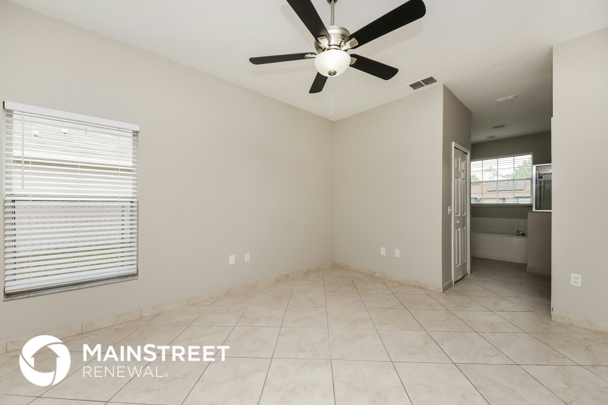 Building Photo - 710 Paris Dr