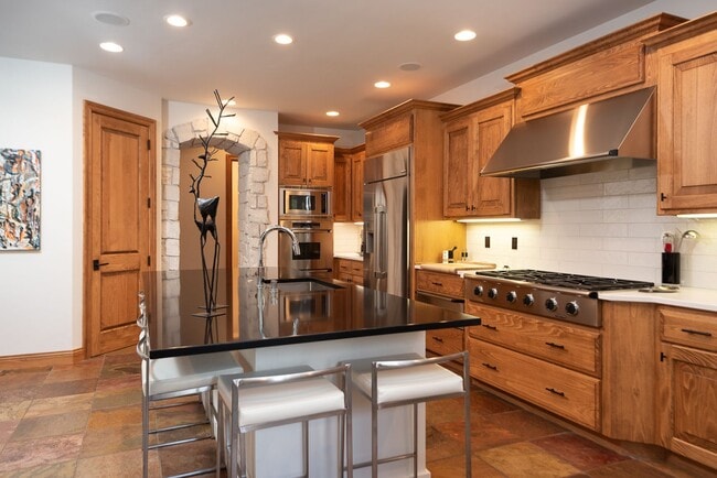 Building Photo - Stunning Furnished Estate in Pronghorn