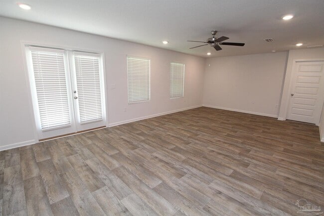 Building Photo - 7818 Lakeside Oaks Dr
