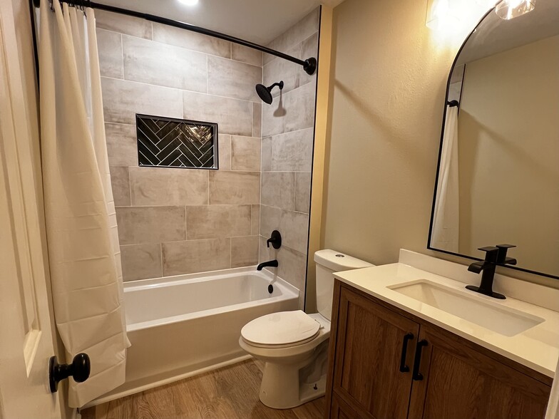 Spare Bathroom - 608 Squire Ln