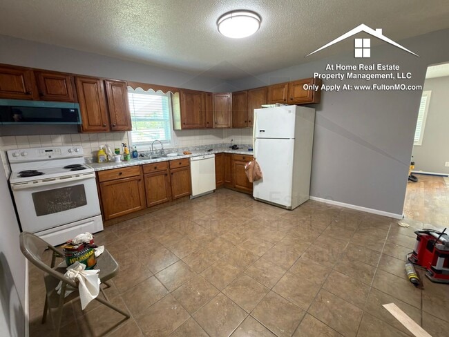 Building Photo - 607 Crestwood Dr