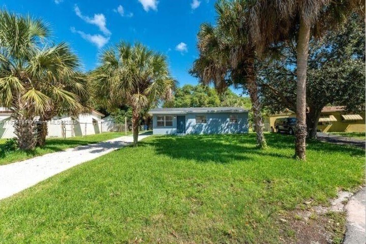 Building Photo - 1040 NW 23rd Ter