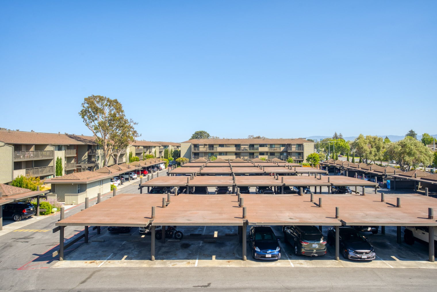 Building Photo - 950 E Hillsdale Blvd
