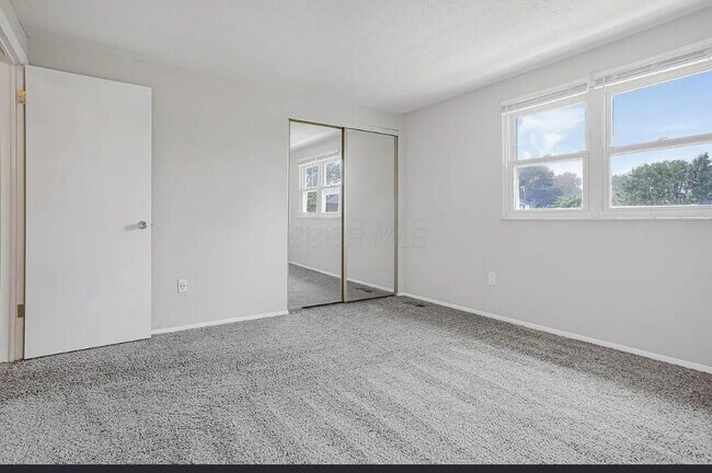 Building Photo - 2818 Avati Dr