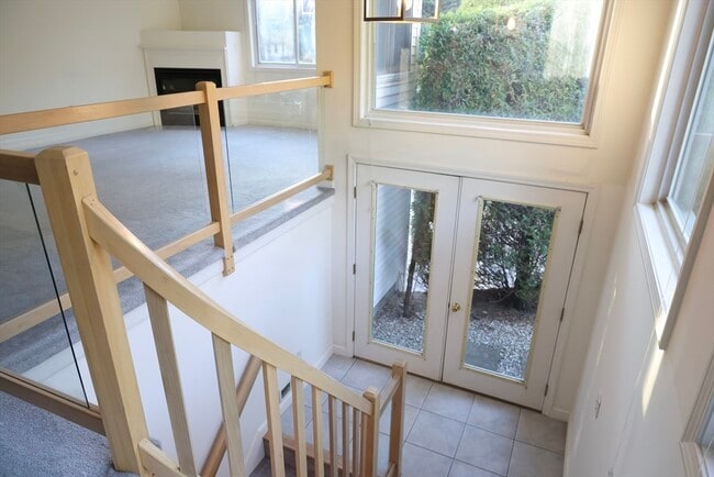 Building Photo - 145 Captain Eames Cir