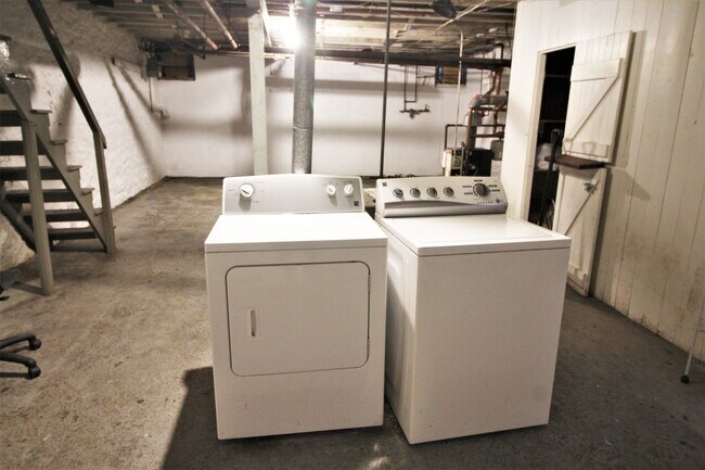 Building Photo - 2026/2027 Off-Campus JHU Spacious 5bd/2ba Rowhome OSP & W/D! Available 6/8