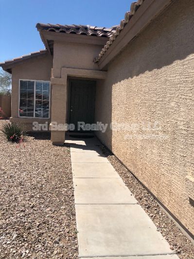 Building Photo - 724 S 223rd Ln