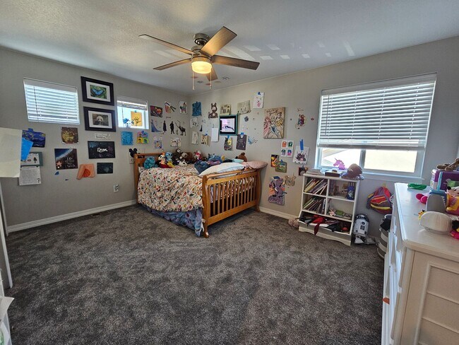 Building Photo - Beautiful 5-bedroom, 5-bathroom home in the desirable Banning Lewis Ranch community!