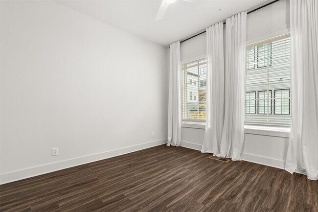 Building Photo - 1274 Longreen Ter NW