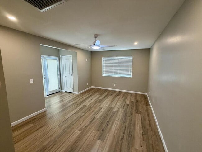 Building Photo - 2029 W Adams St