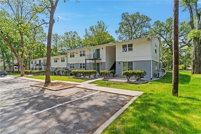 Building Photo - 1701 Hawthorne Ave