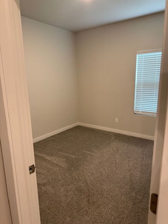 Building Photo - 8100 NW 151st Cir