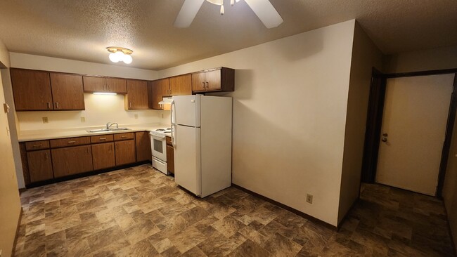 Building Photo - Available now! 2 Bedroom, 1 Bathroom Apart...