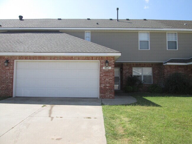 Building Photo - 867 Rambling Oaks Dr