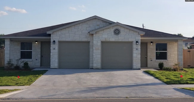 Building Photo - 202 Lowes Blvd