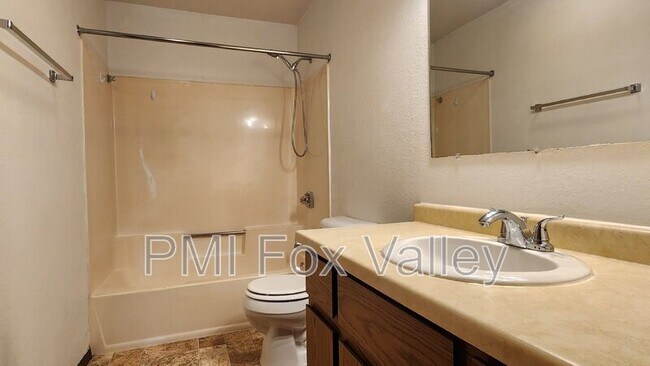 Building Photo - 619 S Lynndale Dr