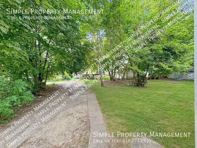 Building Photo - 928 Chatham St NW