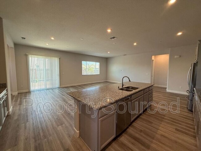 Building Photo - 614 Madrone St