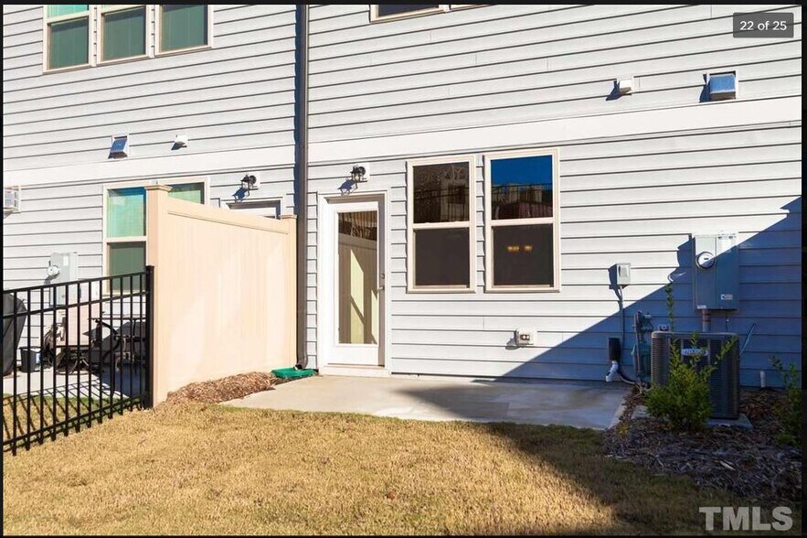 Building Photo - 130 Rubrum Dr